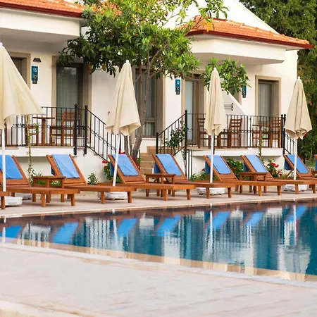 Feri Surf Club Otel *